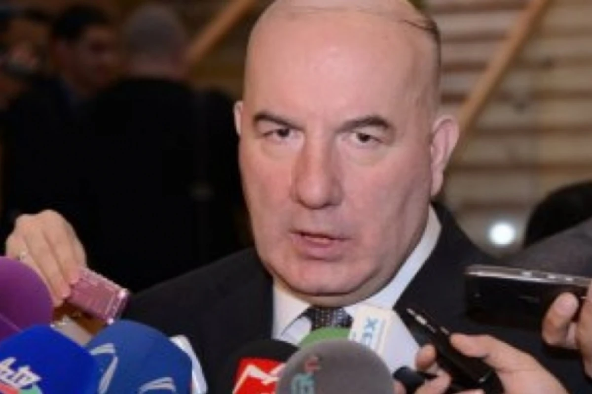 Эльман Рустамов о дальнейшей судьбе маната