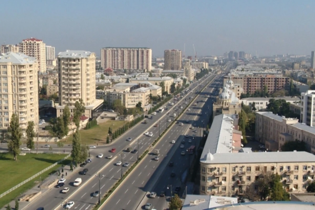 ​На нескольких проспектах Баку перекрыто движение