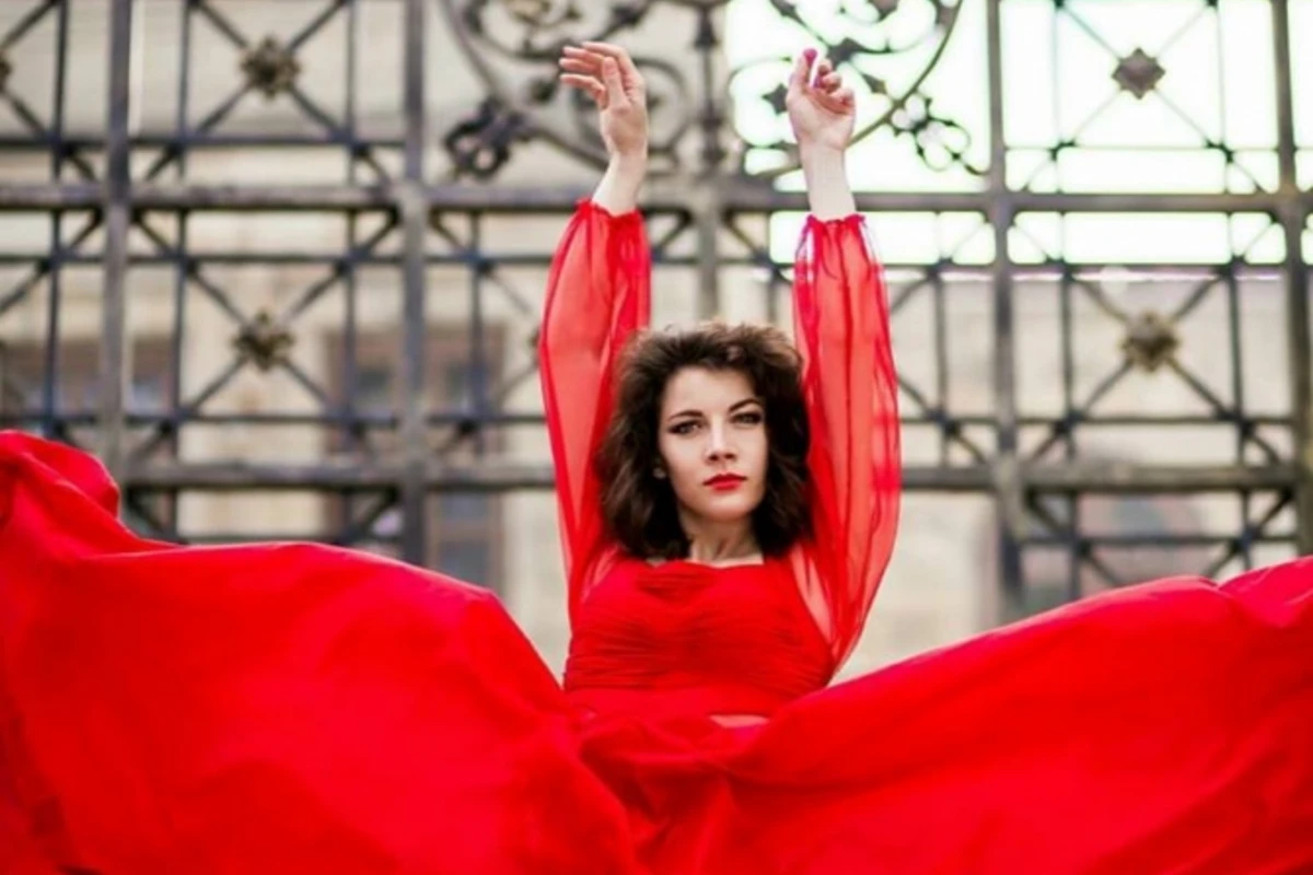 «Lady in red» в объективе азербайджанского фотографа (фотосессия)