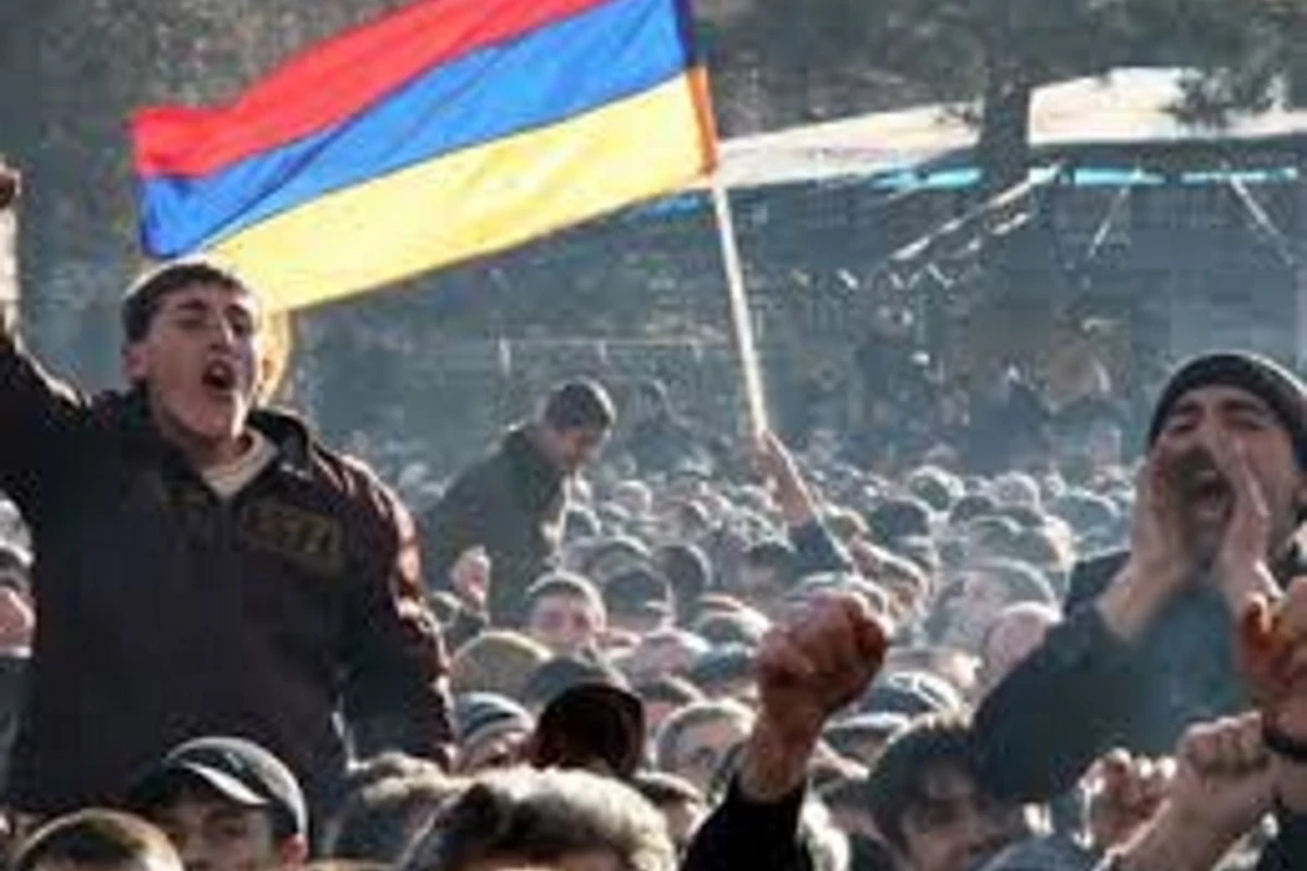 Карабахские армяне объединяются против Армении (фото)