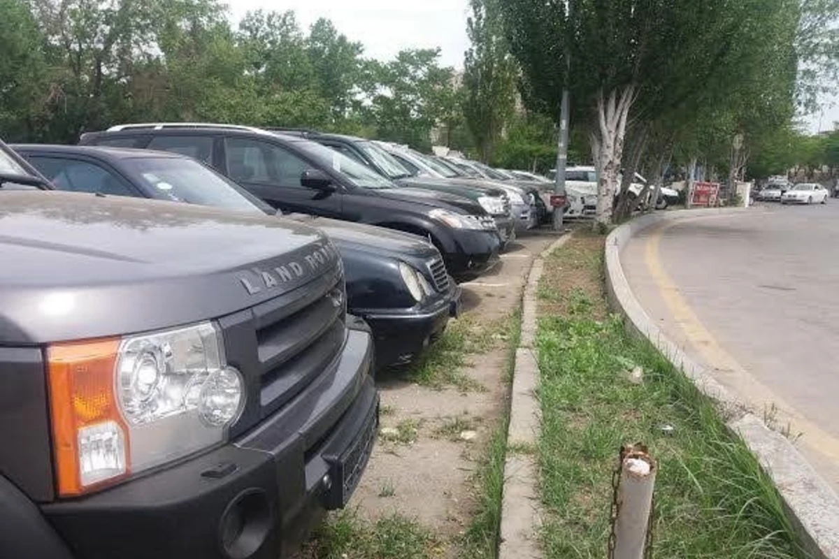 “Maşın bazarı “ölüb”, sadəcə “basdırmaq” qalır” - FOTOLAR “Maşın bazarı “ölüb”, sadəcə “basdırmaq” qalır” - FOTOLAR