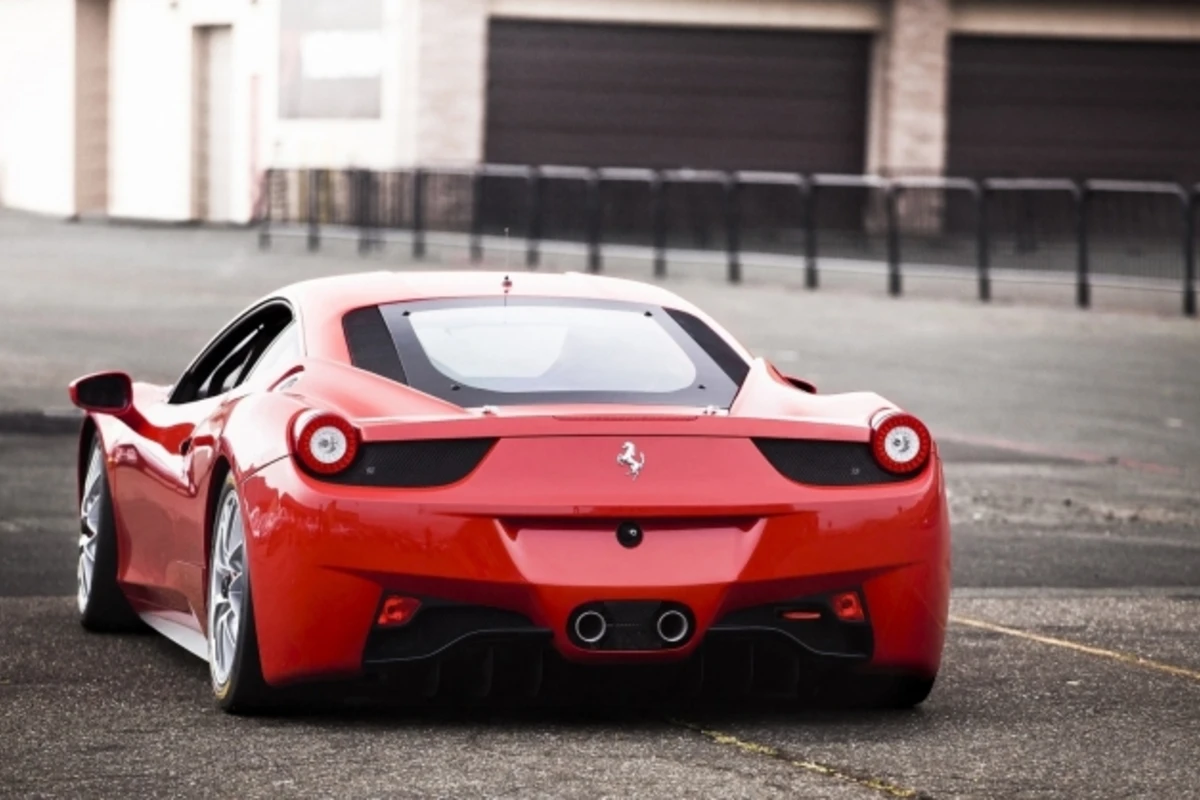 Кому в Баку принадлежит полумиллионный Ferrari серии ОО? (видео)