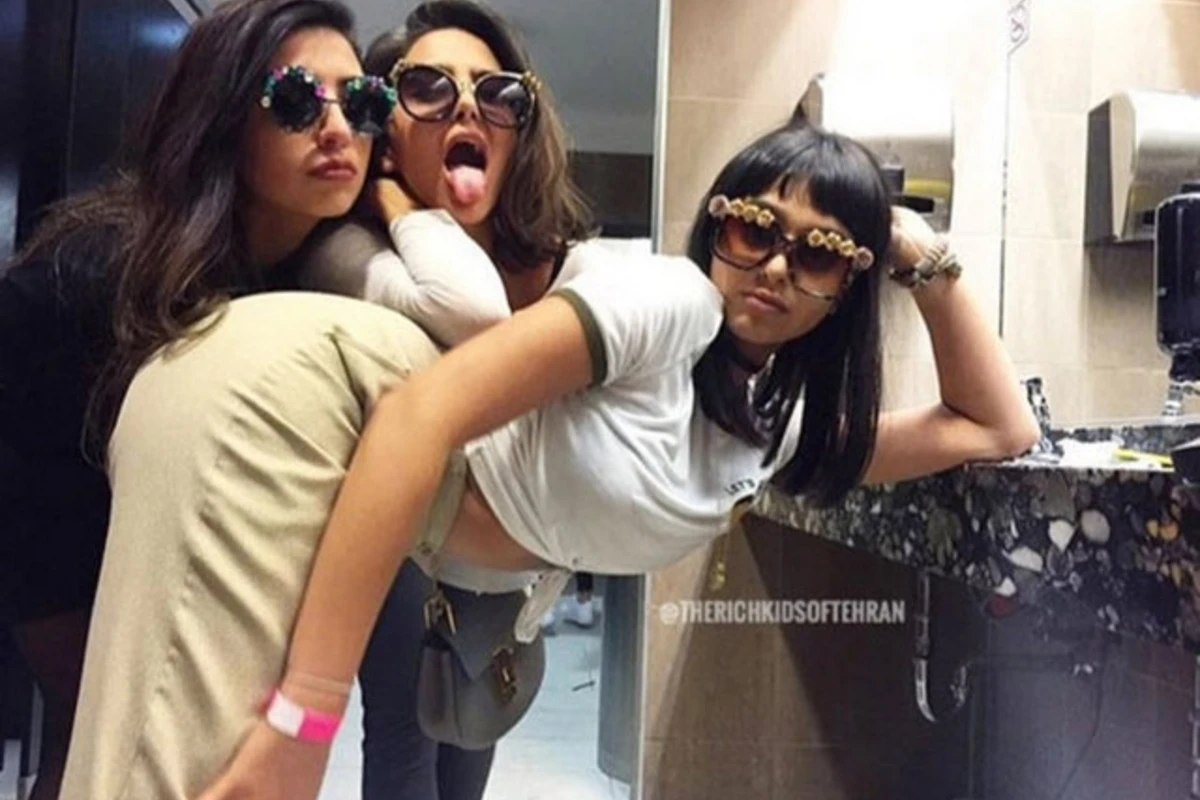 İranda Instagram-dan şəkil paylaşan modellər həbs edilib (FOTO)