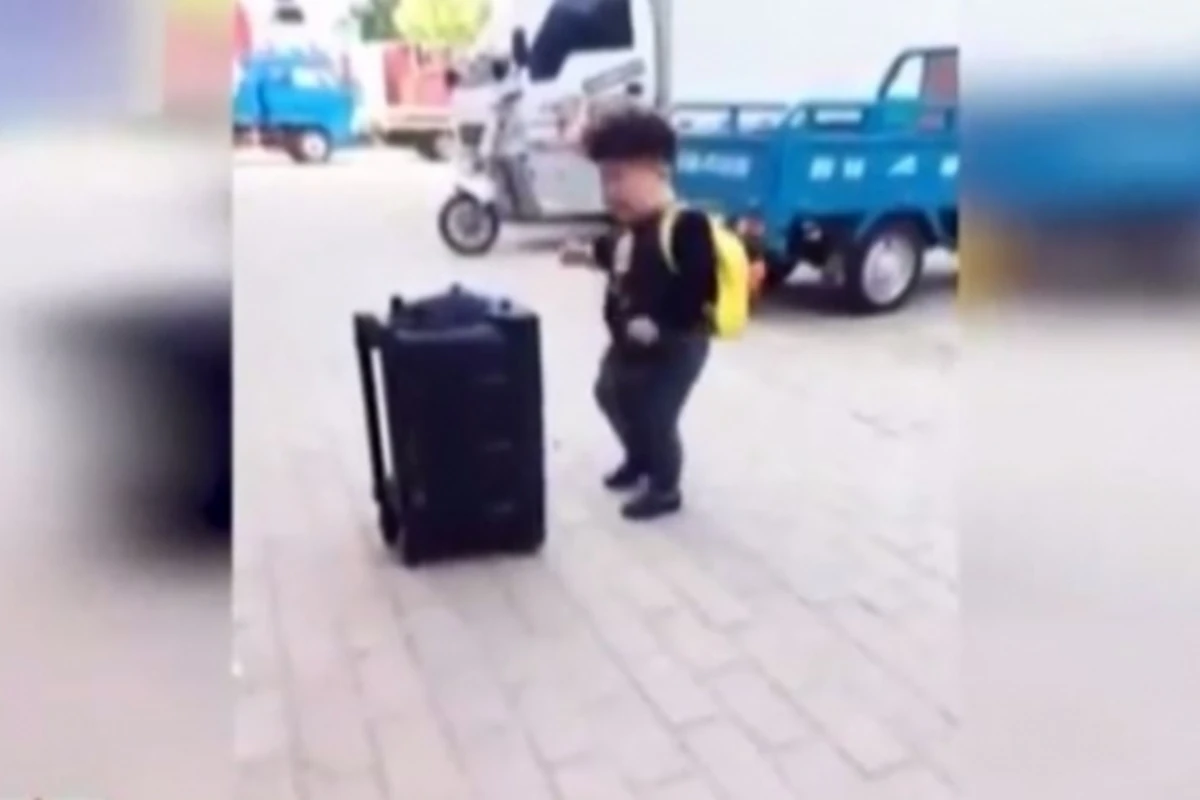 Этот мальчик взорвал интернет своим танцем! (видео)