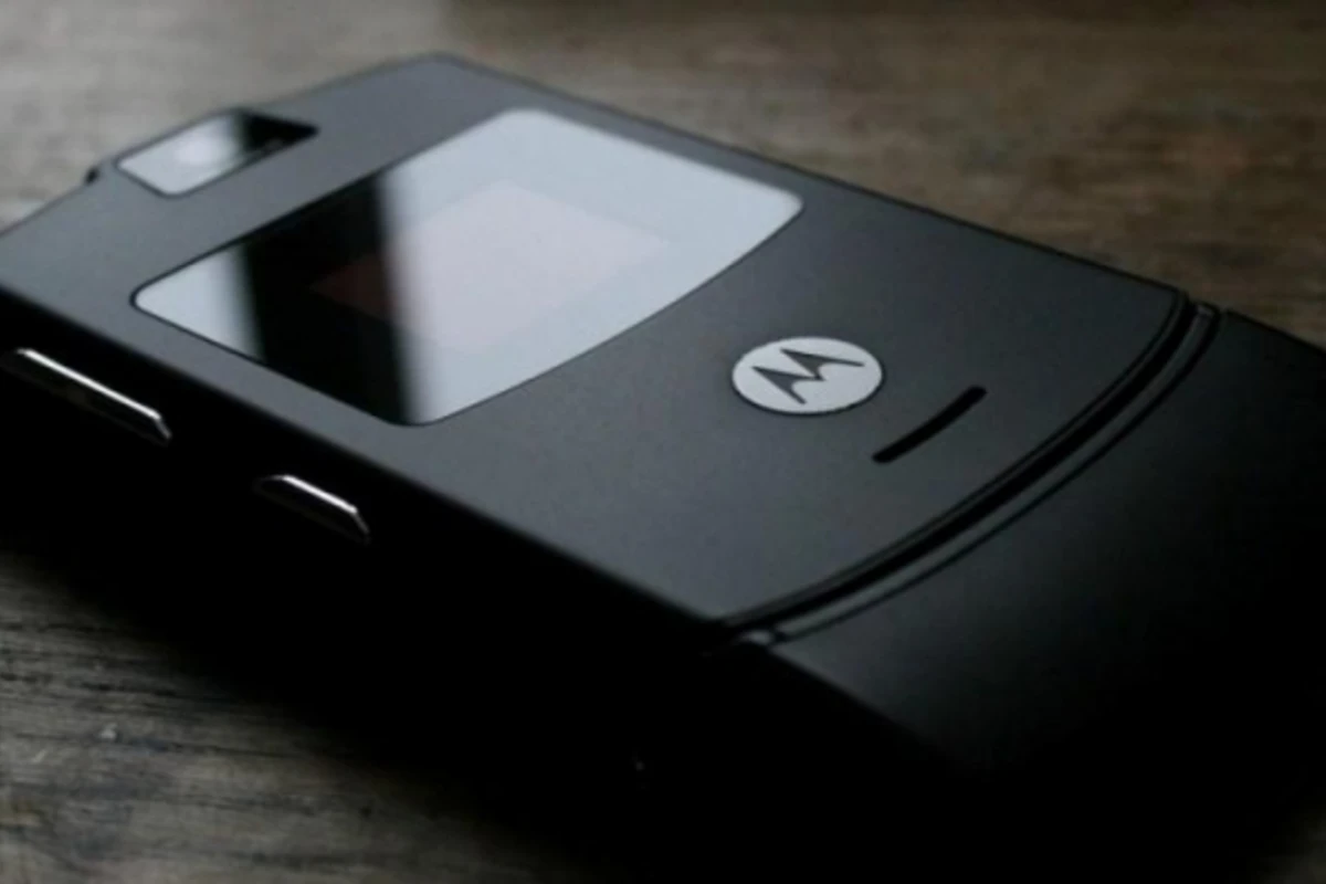 Легендарная «раскладушка» Motorola Razr V3 может вернуться (видео)
