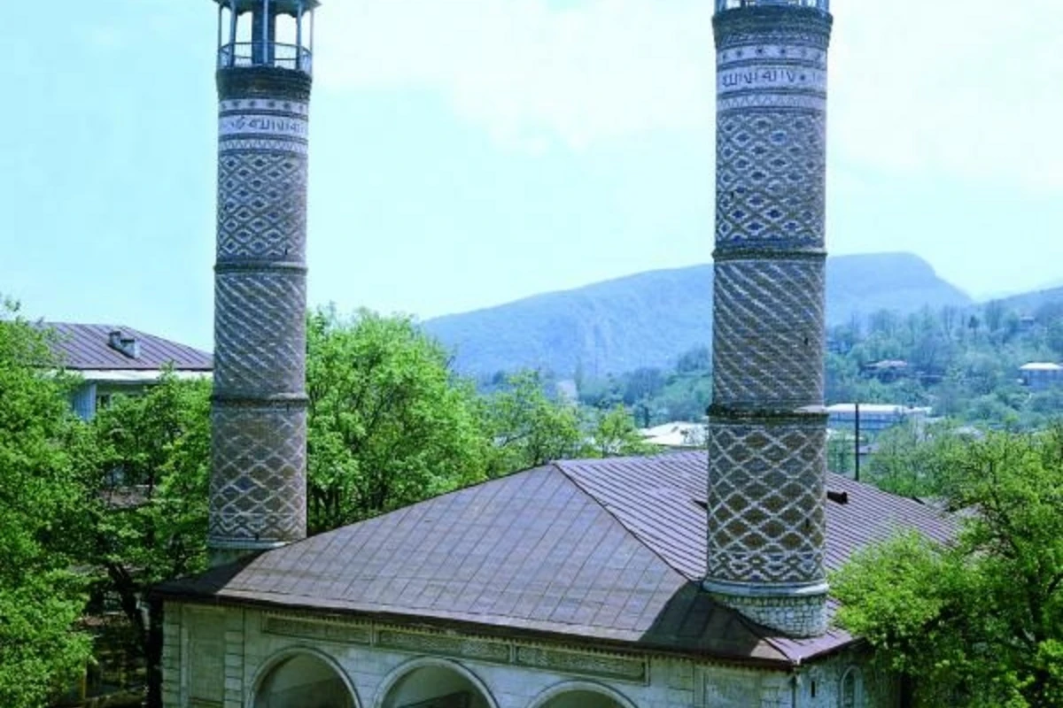 Ermənilər Ağdam məscidini hərbi qərargaha çevirdilər Ermənilər Ağdam məscidini hərbi qərargaha çevirdilər