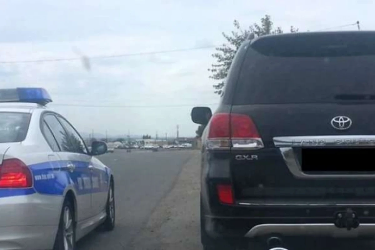 В Баку полицейские угнали автомобиль