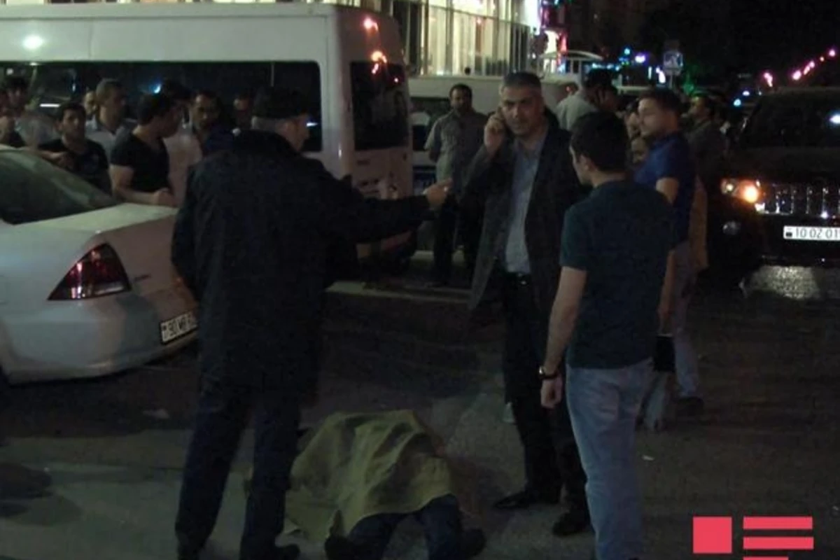 Bakıda ailəsi ilə dalaşan kişi özünü 9-cu mərtəbədən atdı (FOTO) Bakıda ailəsi ilə dalaşan kişi özünü 9-cu mərtəbədən atdı (FOTO)