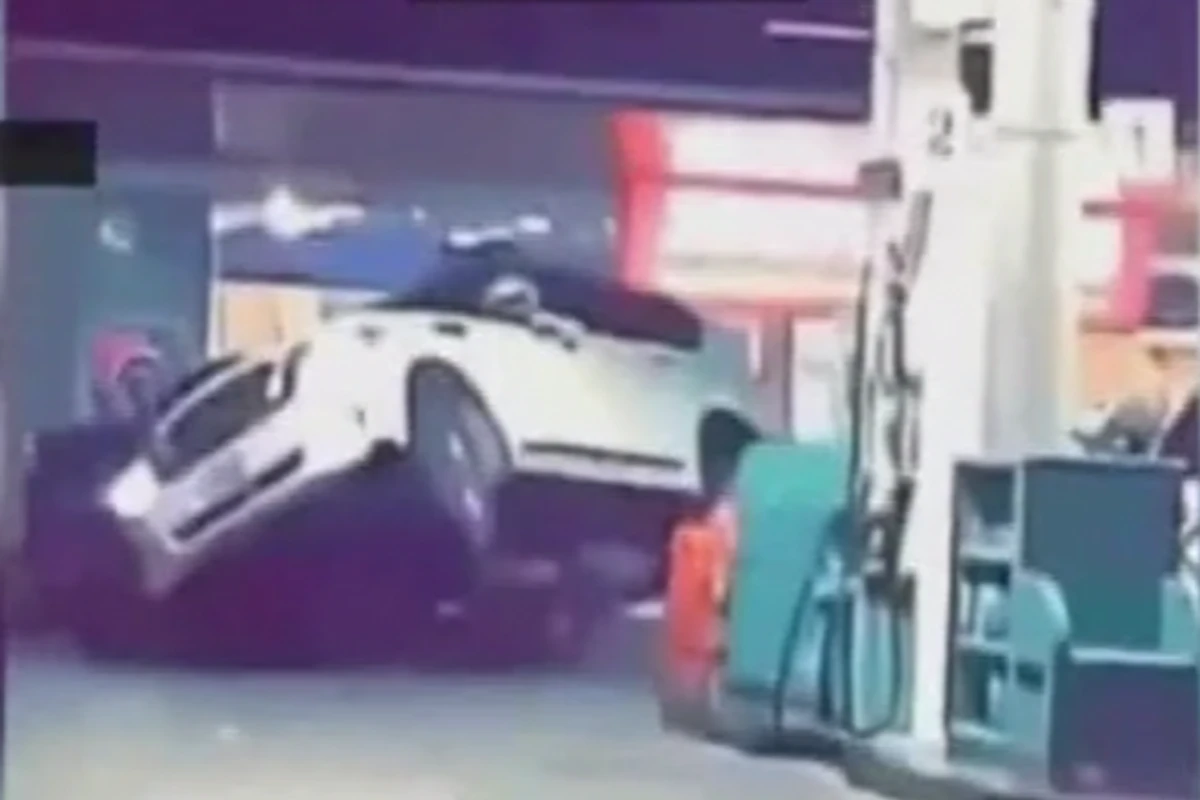 Автохулиган показал шоу на заправке (видео)
