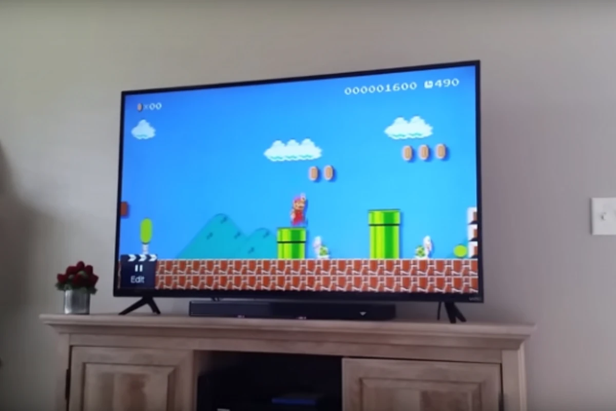 Парень сделал своей девушке предложение с помощью Super Mario (видео)