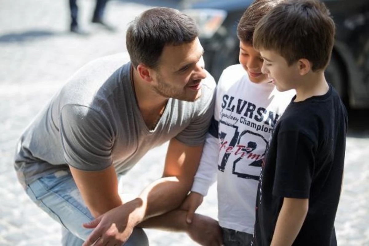 Emin əkizləri ilə istirahətdə (FOTO) Emin əkizləri ilə istirahətdə (FOTO)