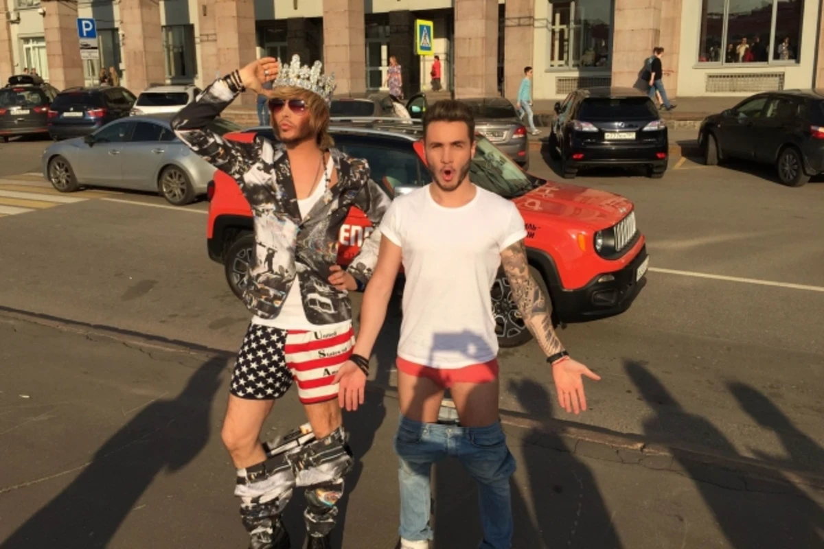 Сергей Зверев разделся в центре Москвы (видео)