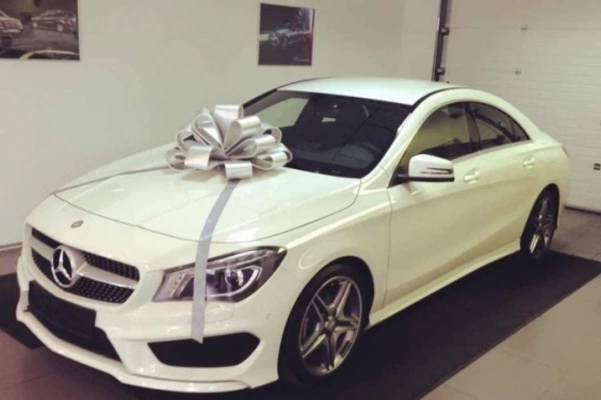 5-летняя девочка подарила воспитательнице Mercedes (фото)