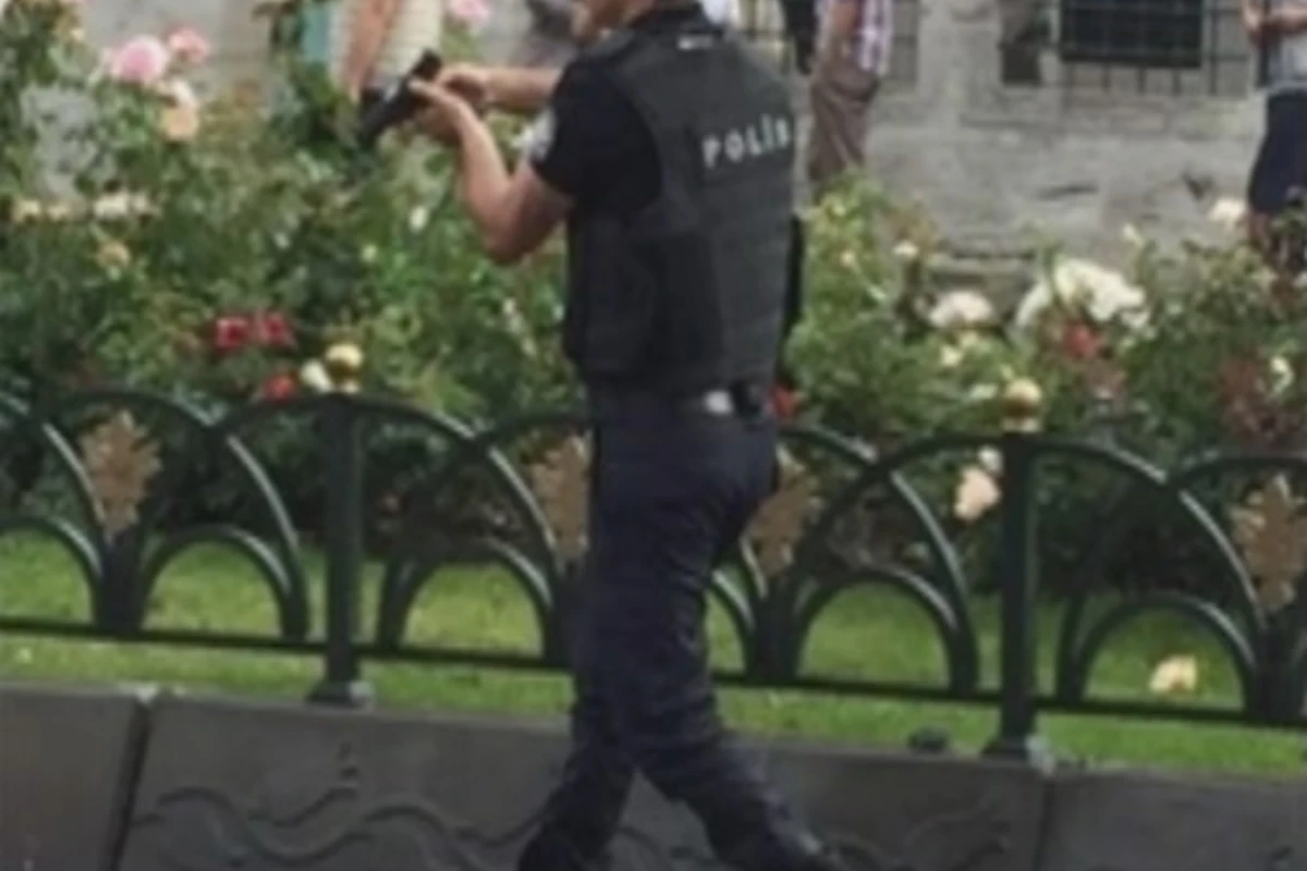İstanbulda partlayış: çox sayda polis yaralandı (VİDEO) İstanbulda partlayış: çox sayda polis yaralandı (VİDEO)