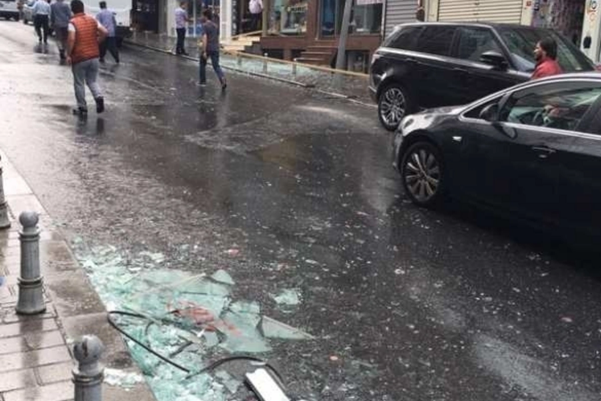 В Стамбуле прогремел мощный взрыв: есть пострадавшие (фото, видео-2)