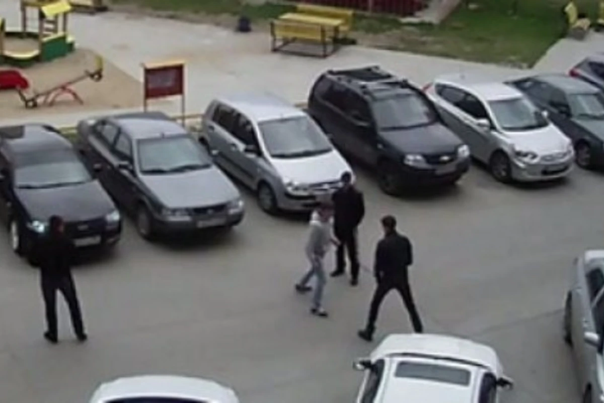 В Азербайджане спор чиновников из-за парковки перерос в драку