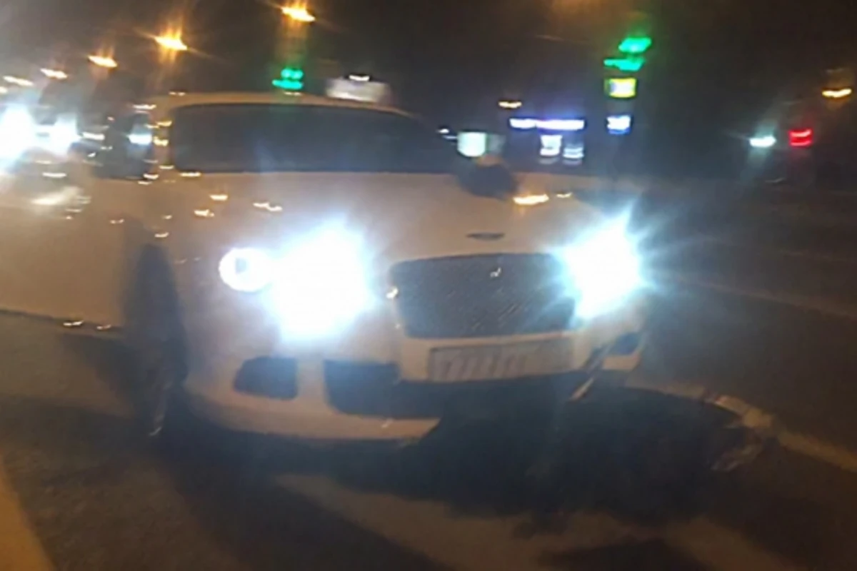 Бентли с номером 777 сбил мотоциклиста во время гонок с BMW Х6 (видео)
