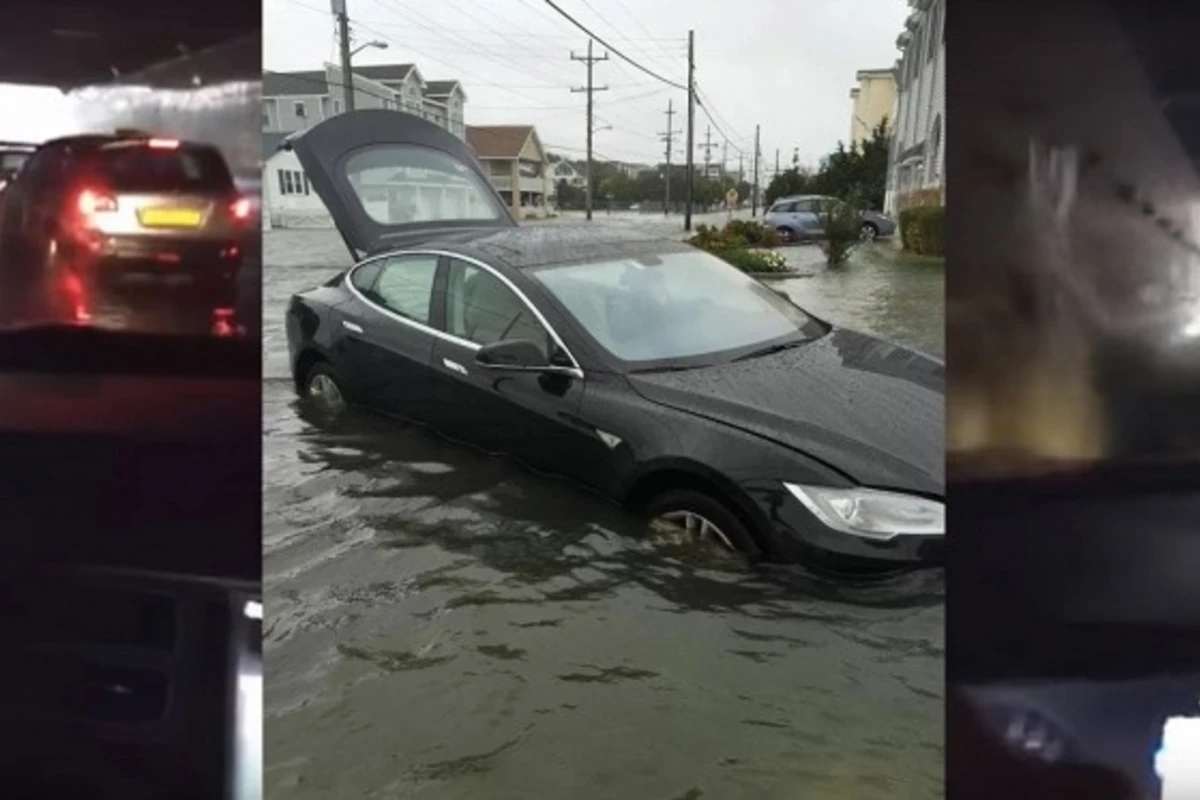 Tesla способна плавать (видео)