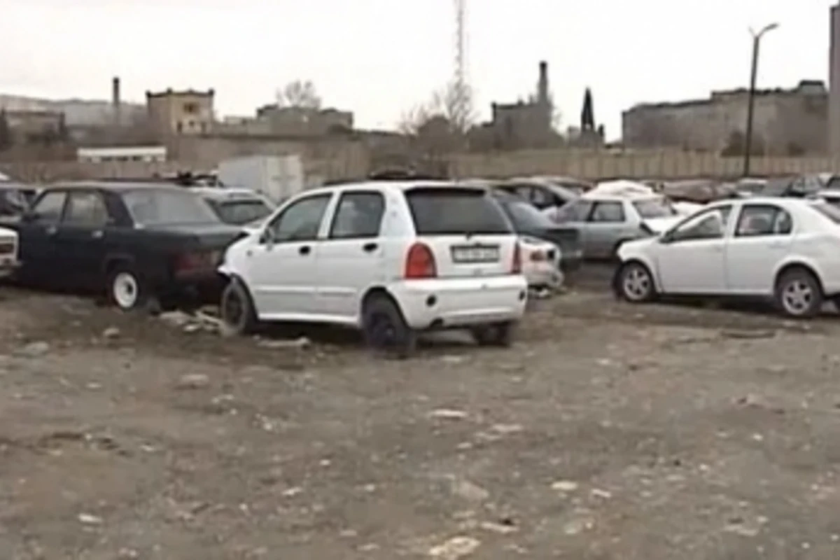 В Азербайджане эти автомобили можно приобрести через интернет за бесценок (видео)