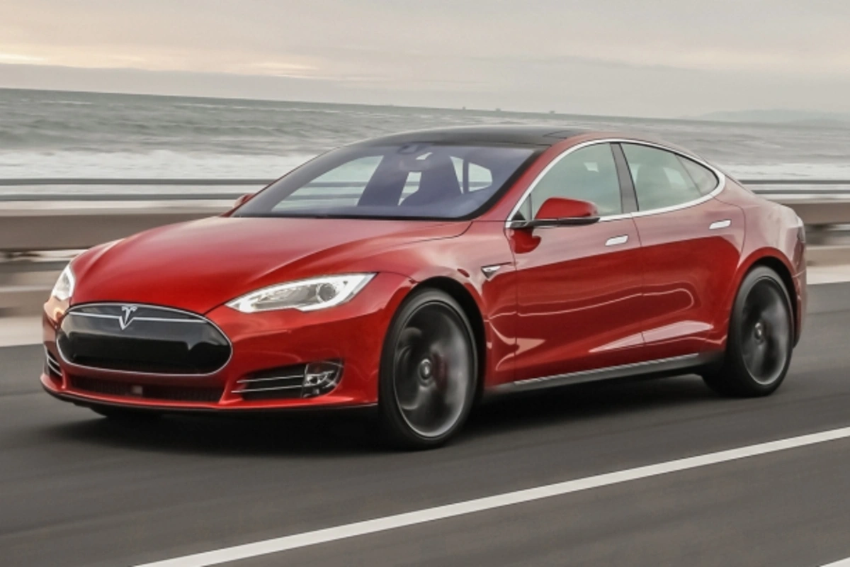 Продается Tesla S 2014 года менее чем за 20 долларов (фото)