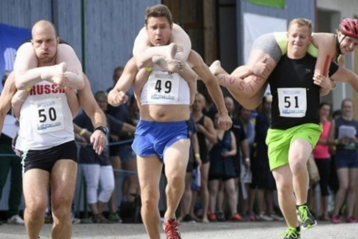 Бег с женой на шее: Необычный чемпионат мира в фотографиях