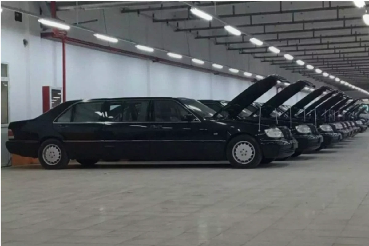Автомобили чиновников выставлены на продажу за копейки (фото)