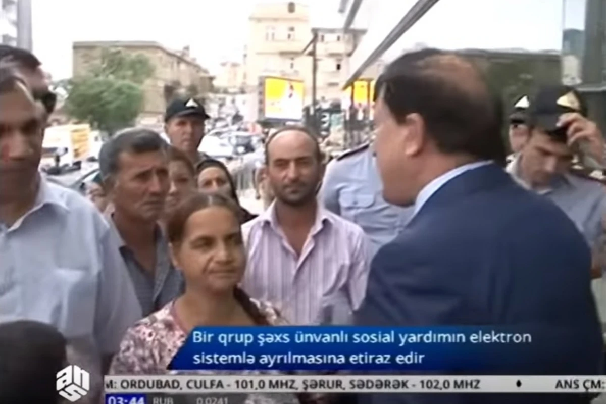 Bakıda etiraz aksiyası oldu (VİDEO) Bakıda etiraz aksiyası oldu (VİDEO)