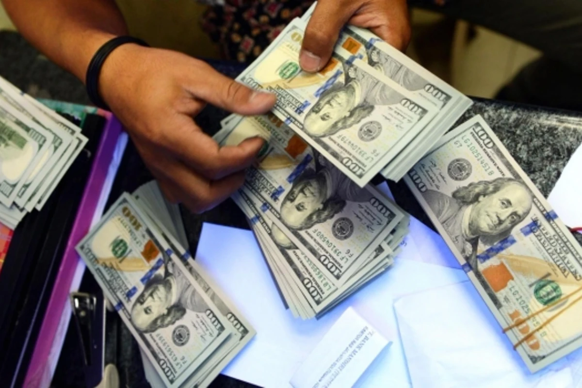 Azərbaycanda dollar bahalaşdı