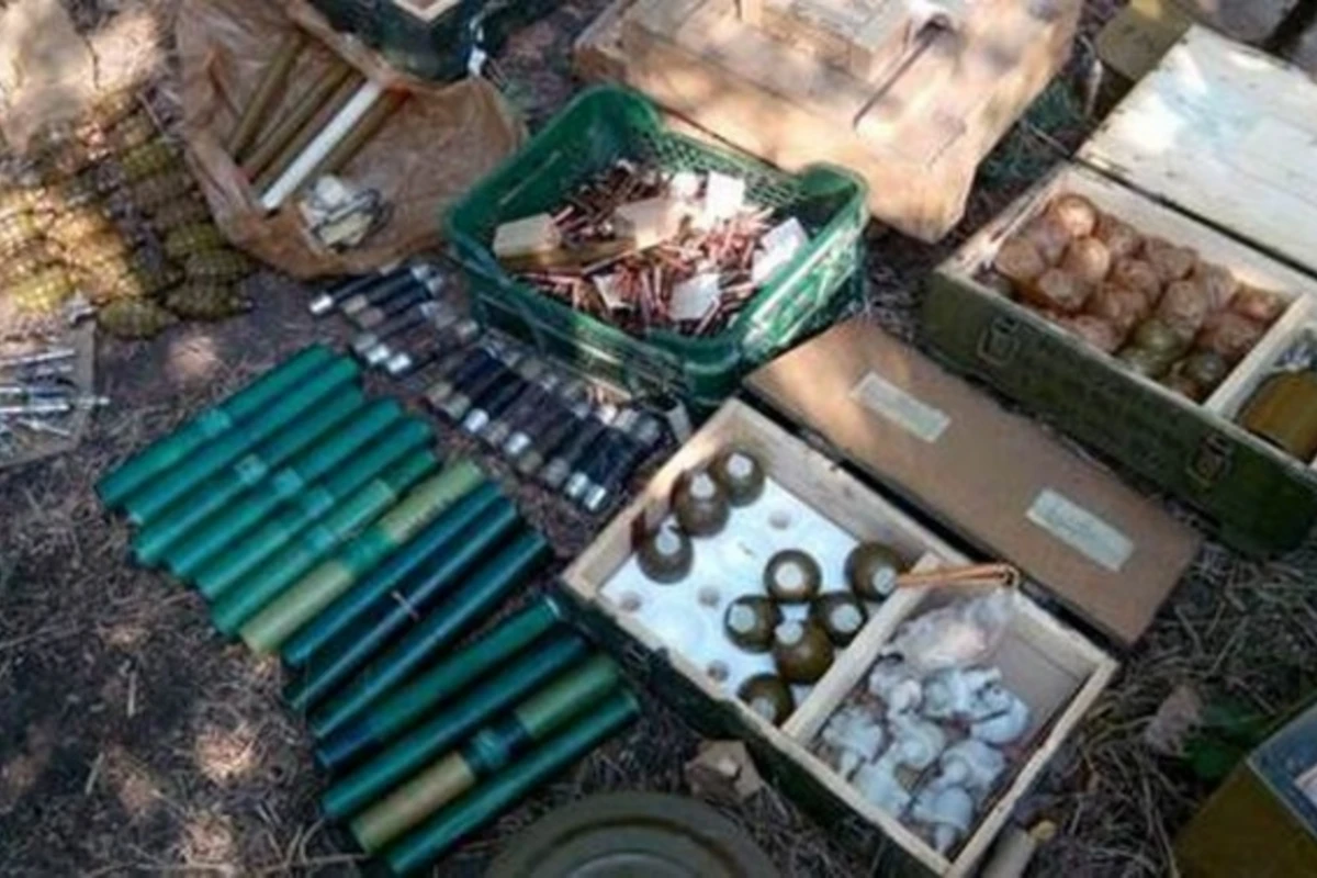 В бакинской школе нашли схрон оружия