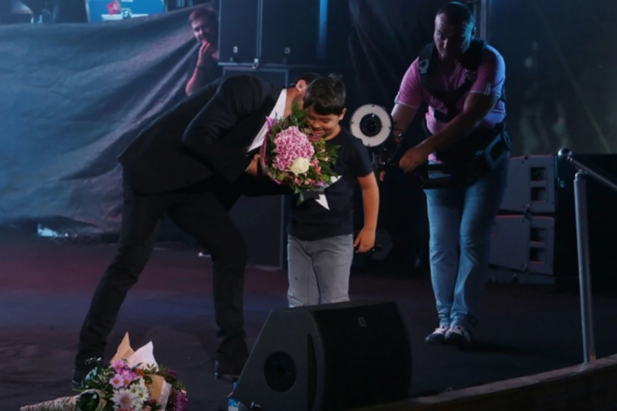 Eminin konsertində maraqlı anlar (VİDEO) Eminin konsertində maraqlı anlar (VİDEO)