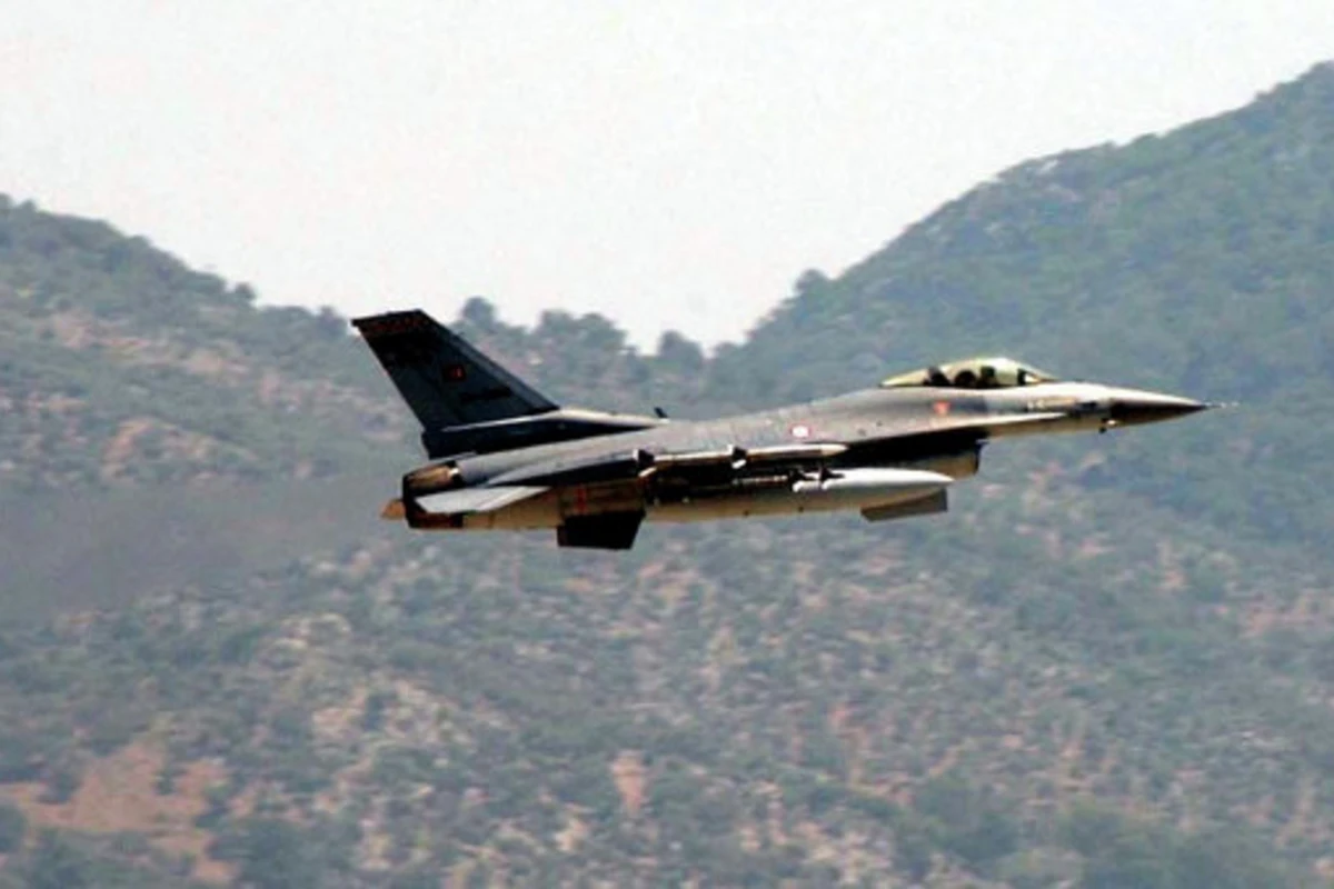 Истребитель F-16 ВС Турции сбил вертолет участников переворота