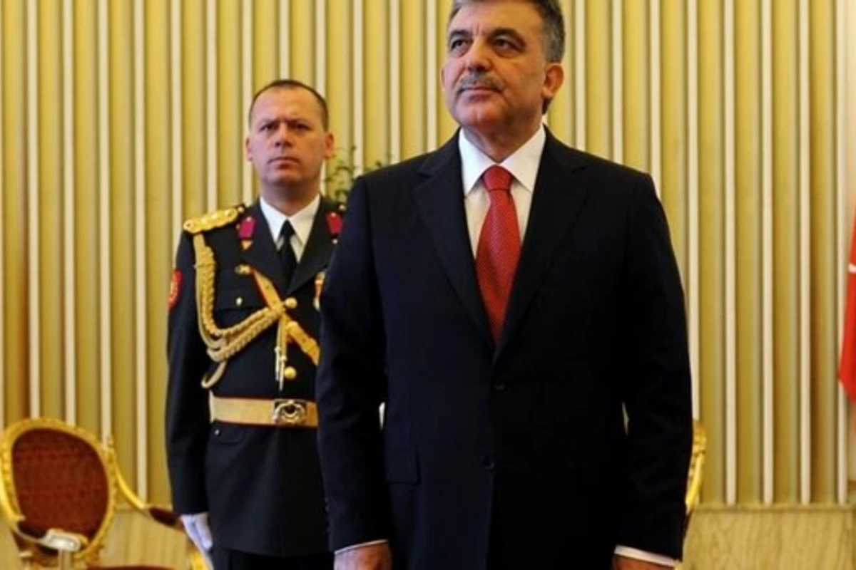 Türkiyədə çevriliş cəhdi: Abdullah Gülün köməkçisi həbs olundu Türkiyədə çevriliş cəhdi: Abdullah Gülün köməkçisi həbs olundu