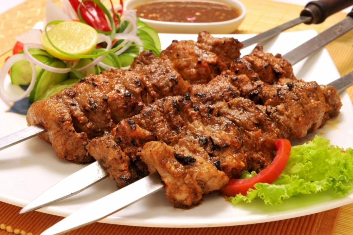 Azərbaycanda 8 nəfər kabab yeyib zəhərləndi Azərbaycanda 8 nəfər kabab yeyib zəhərləndi