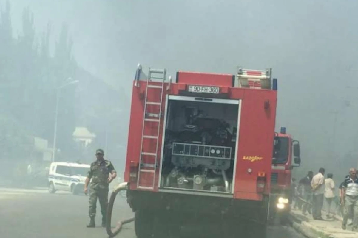 Пожар в жилом здании в Баку: эвакуированы 25 человек