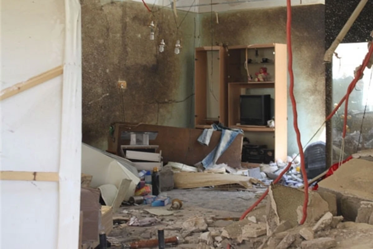 В бакинском общежитии обрушился потолок, есть пострадавшие
