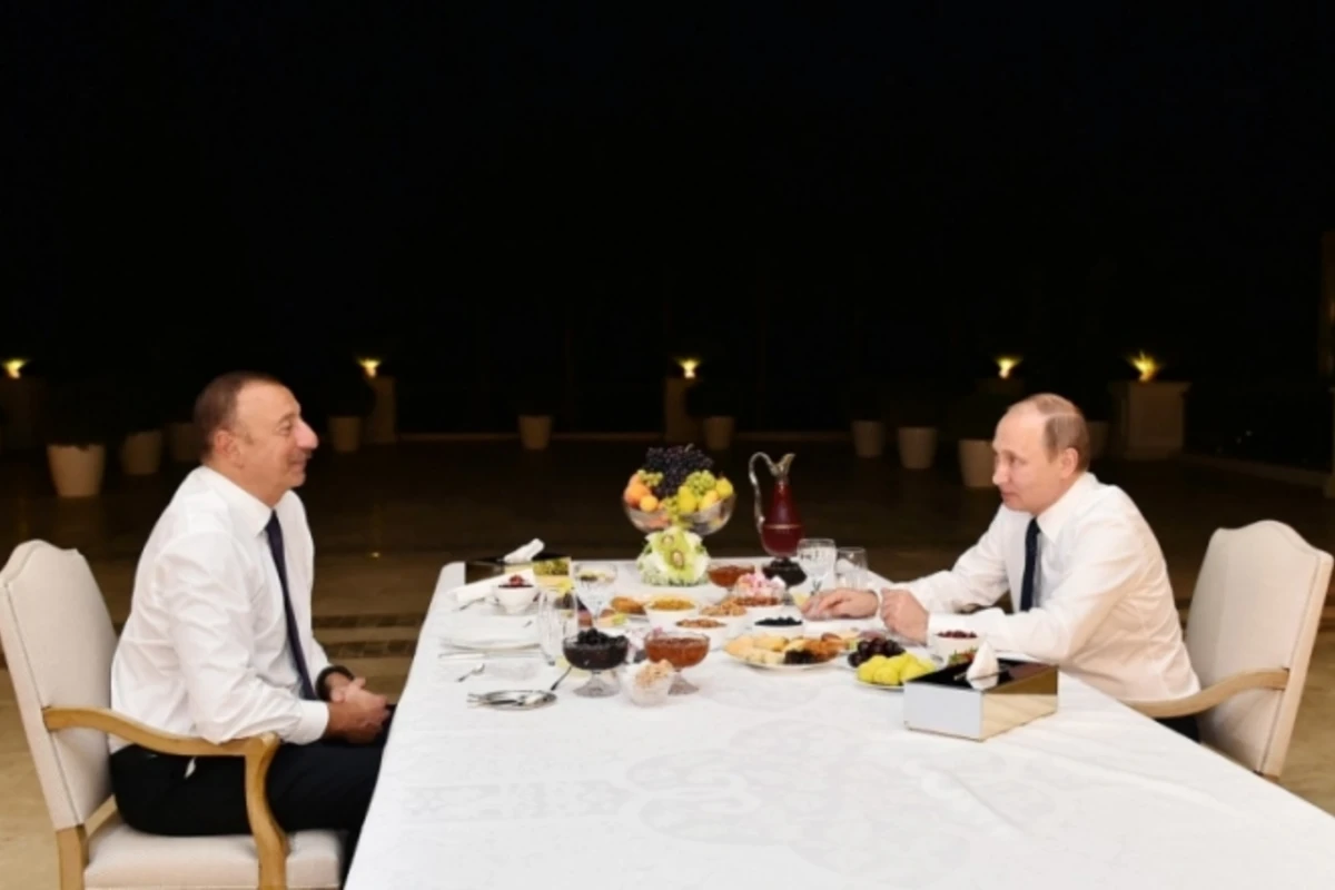 Президент Ильхам Алиев пригласил Владимира Путина на чаепитие