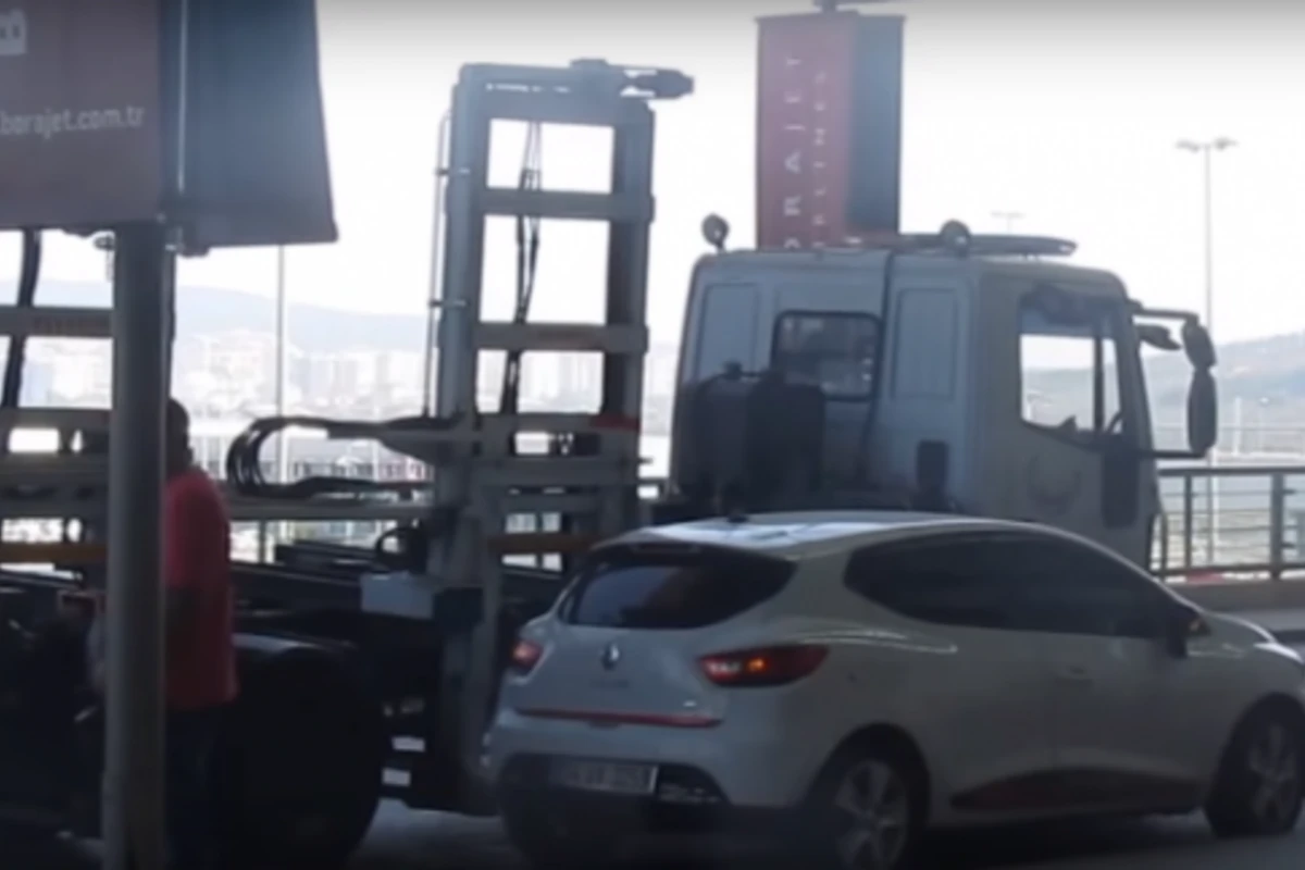 Как в Турции эвакуируют автомобили (видео)