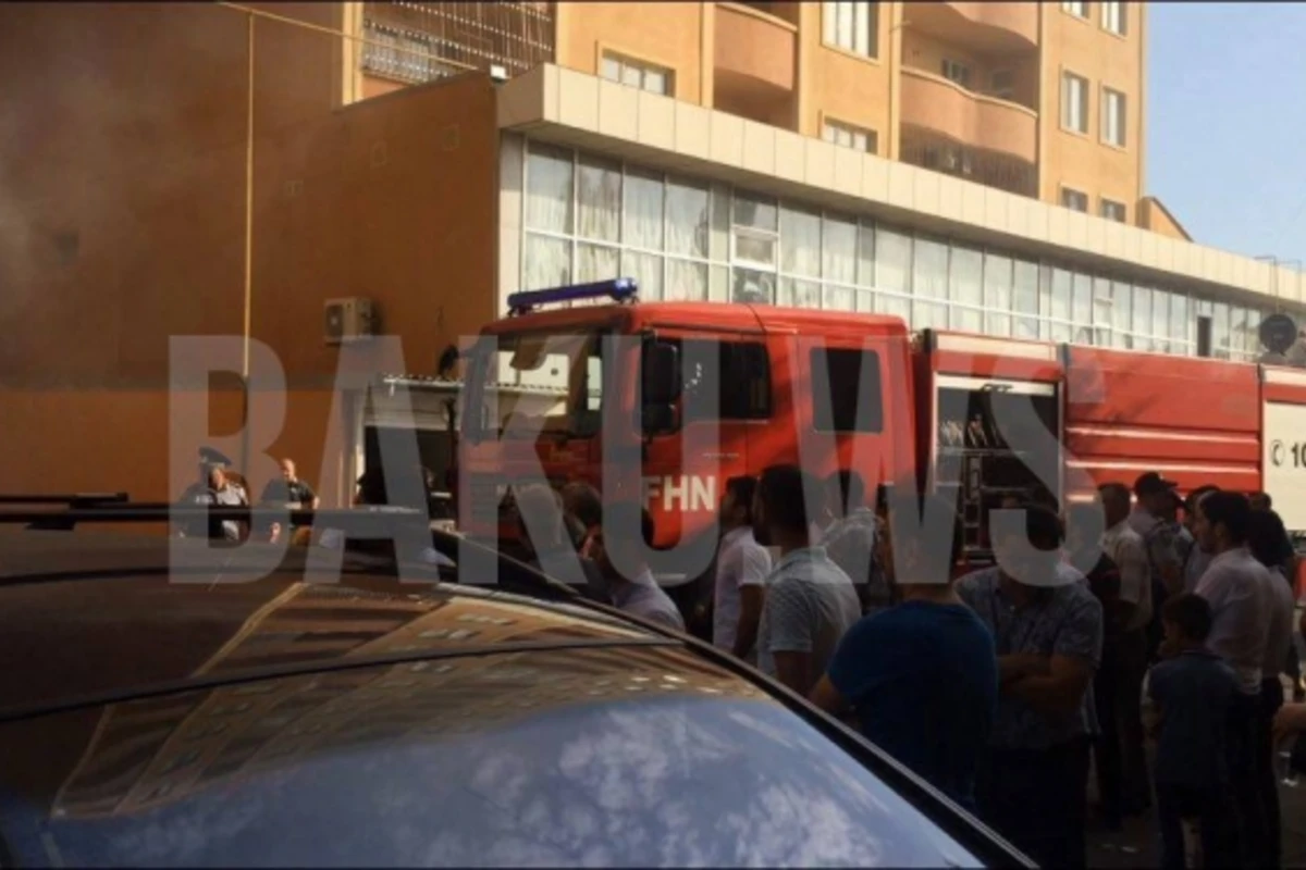 Bakıda ticarət mərkəzi yandı: 16 mərtəbəli binada həyəcan (VİDEO)