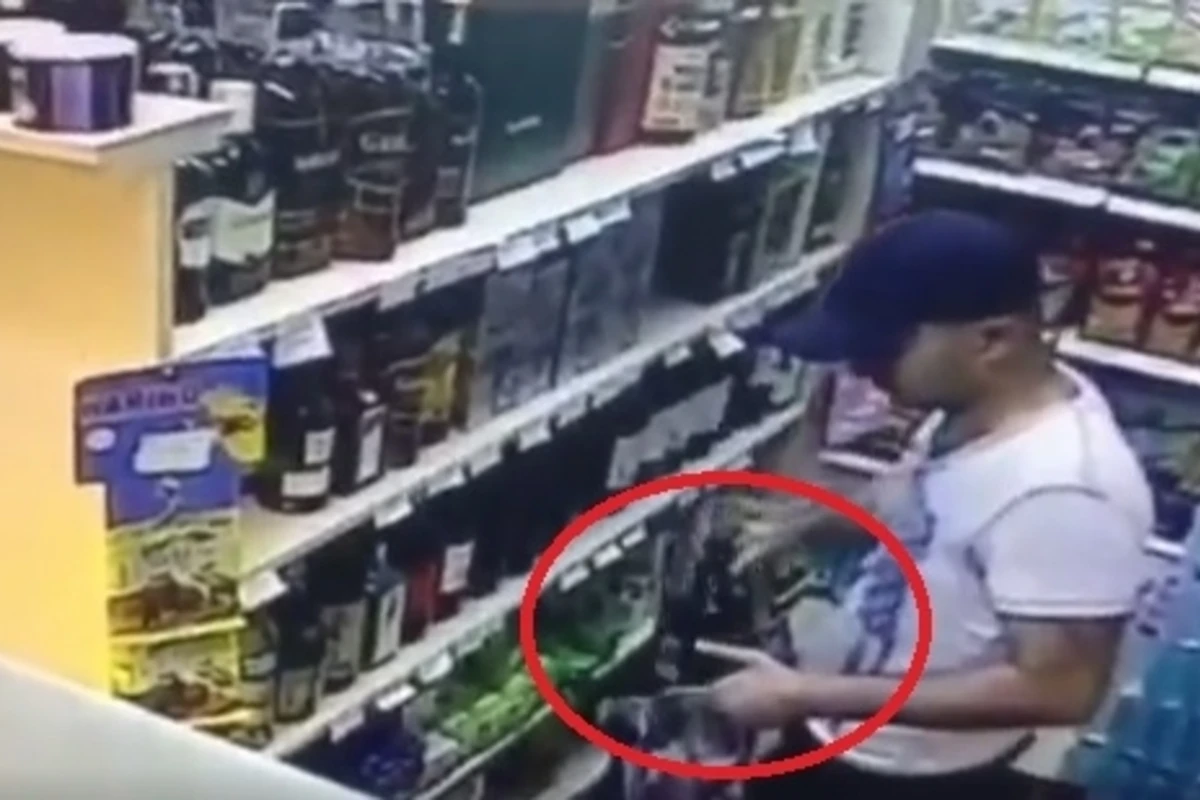 Кража в магазине в Баку попала на камеру (видео)