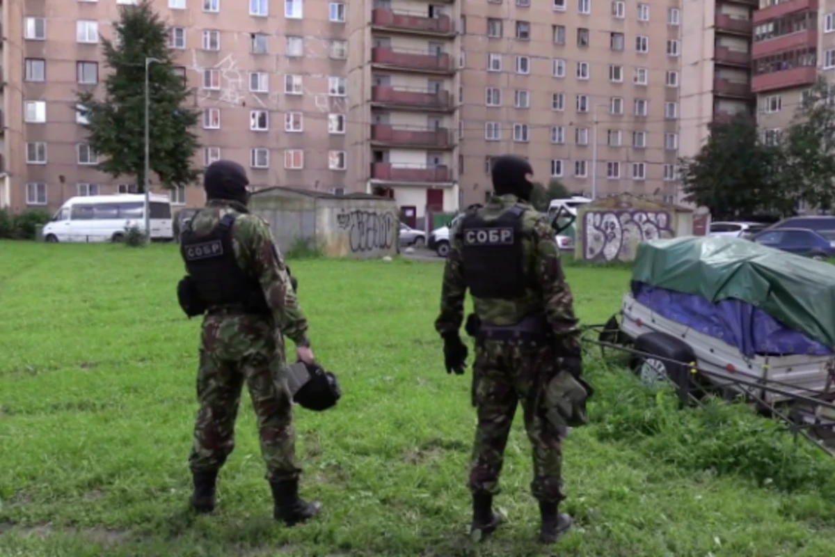 Взрывы в Петербурге: Спецоперация по задержанию террористов (видео)