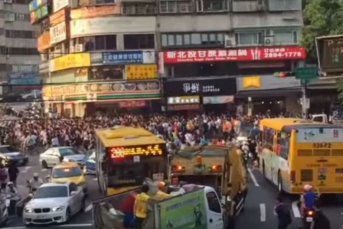 В погоне за редким покемоном обезумевшая толпа устроила давку (видео)