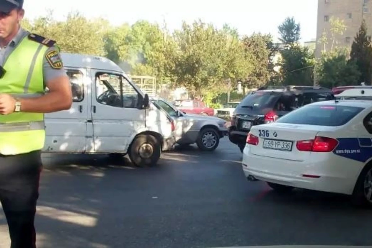 Bakıda tanınmış hüquqşünas yol polisinə dərs keçdi - FOTO