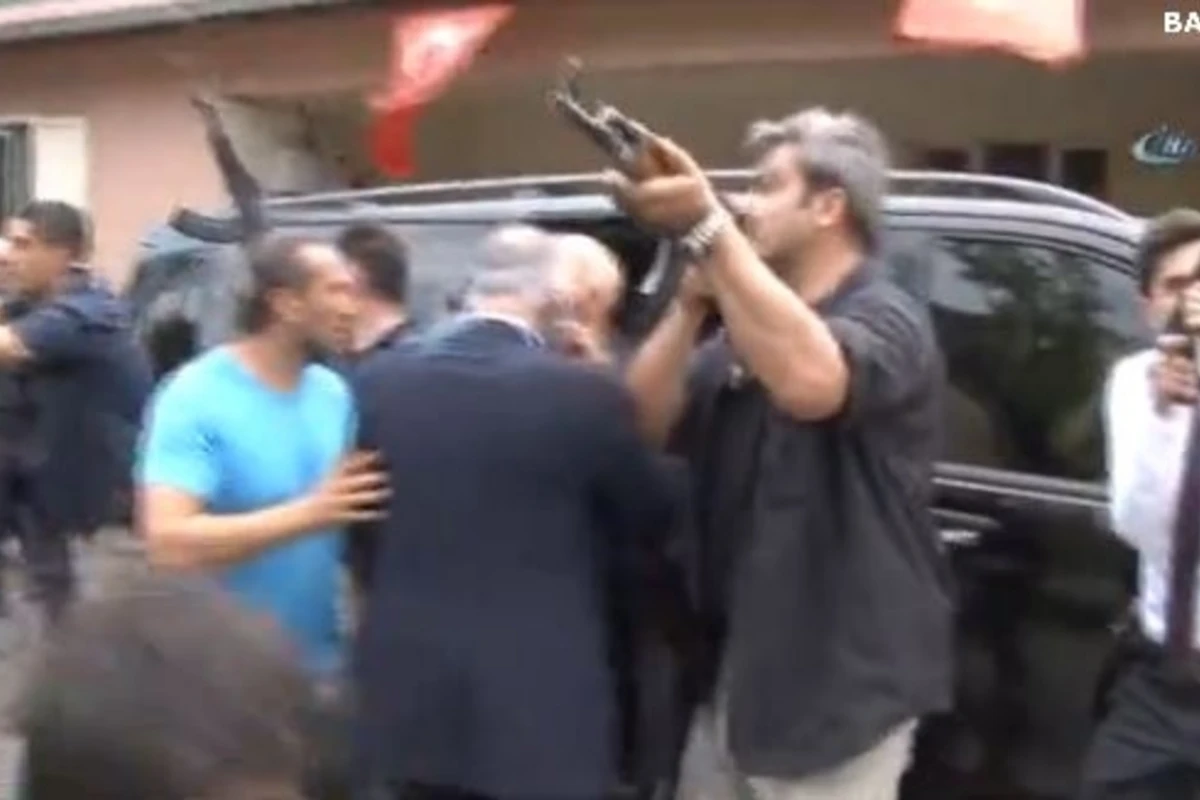 Müxalifət lideri PKK-çılardan belə qorundu: 1 ölü, 2 yaralı - VİDEO