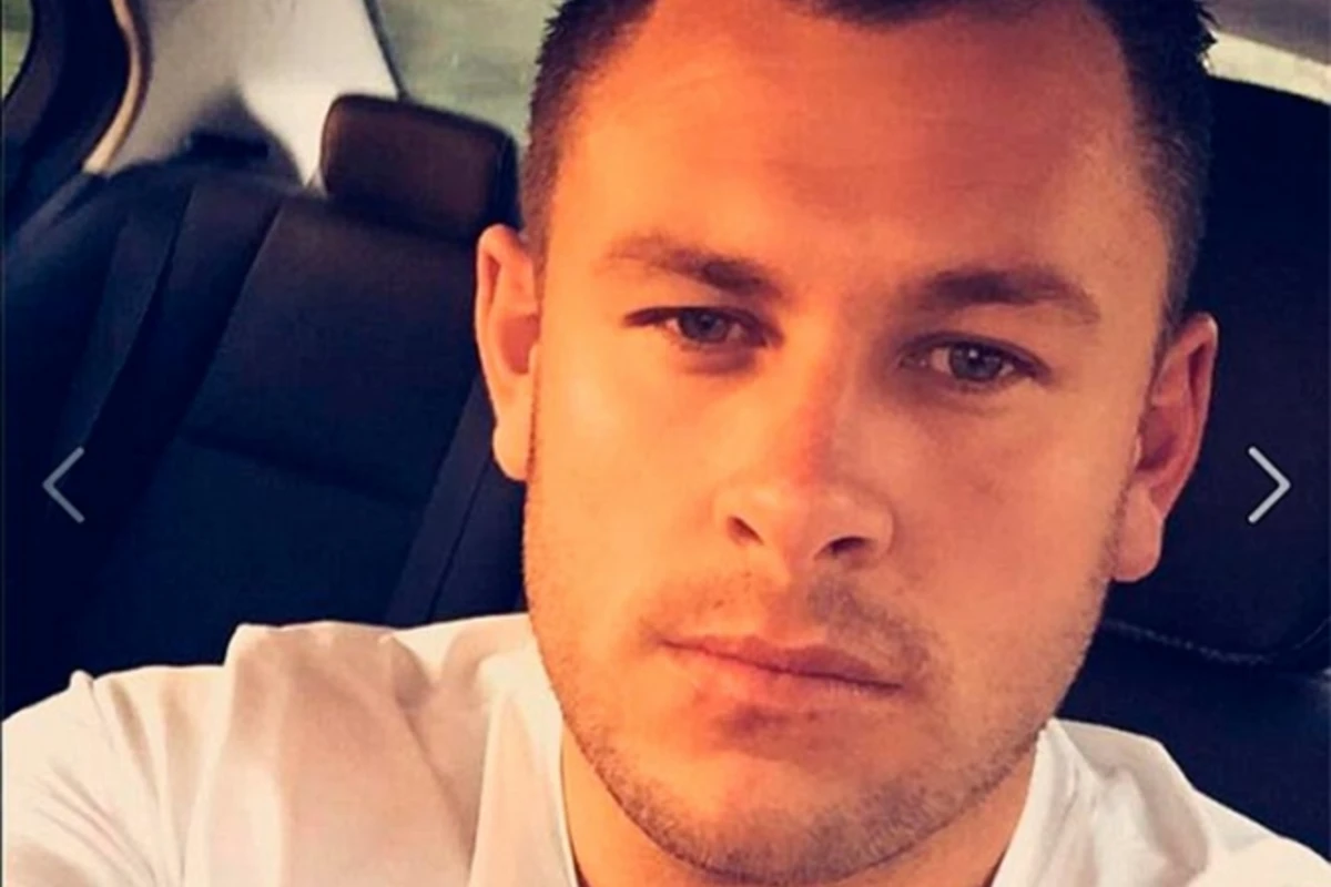 После дикой пьянки на Ибице Dj стал собственником автобуса (фото)