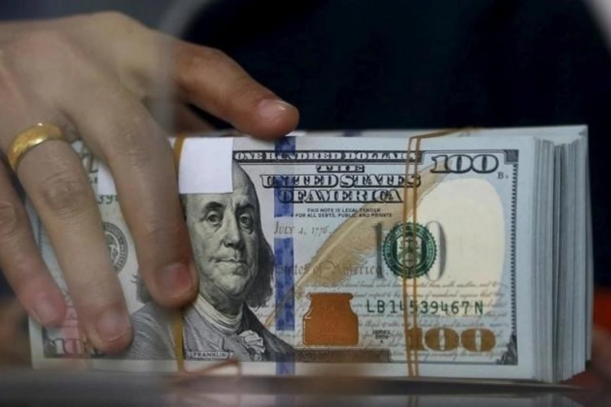 Dolların bu səhərə olan kursu (RƏSMİ) Dolların bu səhərə olan kursu (RƏSMİ)