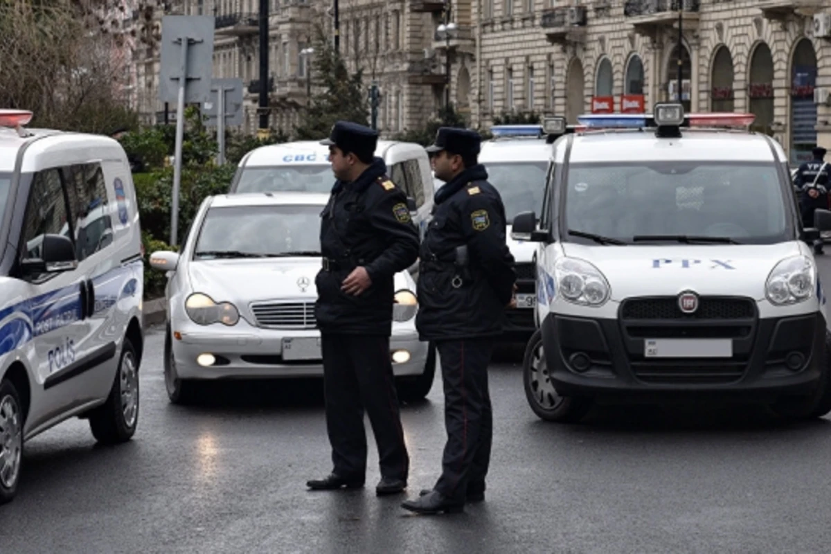 Бакинская полиция в четыре утра задержала вооруженную группу