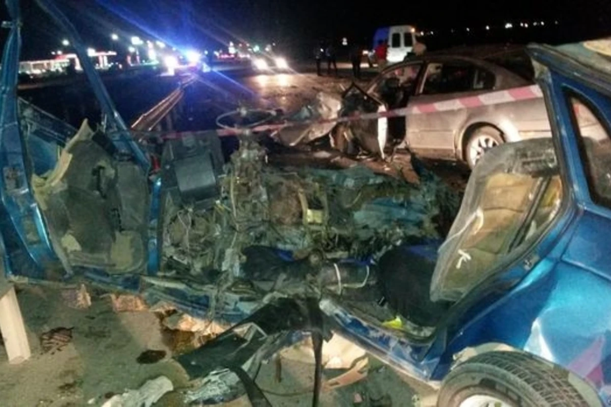 Автомобиль развалился на части в страшном ДТП недалеко от Сумгаита: 4 погибших (фото)