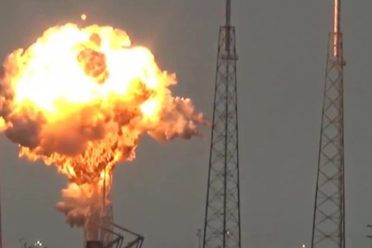 Появились кадры взрыва ракеты Falcon 9 (видео)