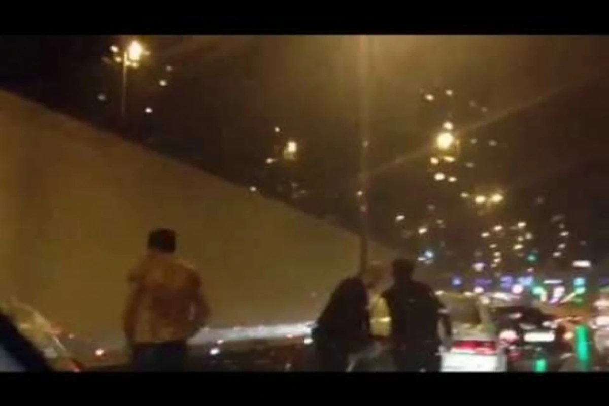 В Баку дождь привел к массовому ДТП (видео)