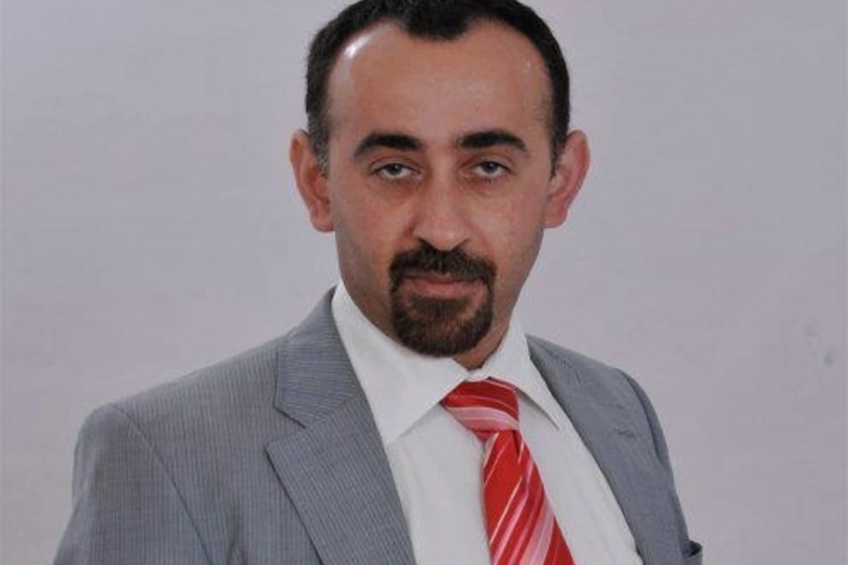 Tanınmış politoloqun qızı ikinci mərtəbədən yıxılıb: Vəziyyəti ağırdı